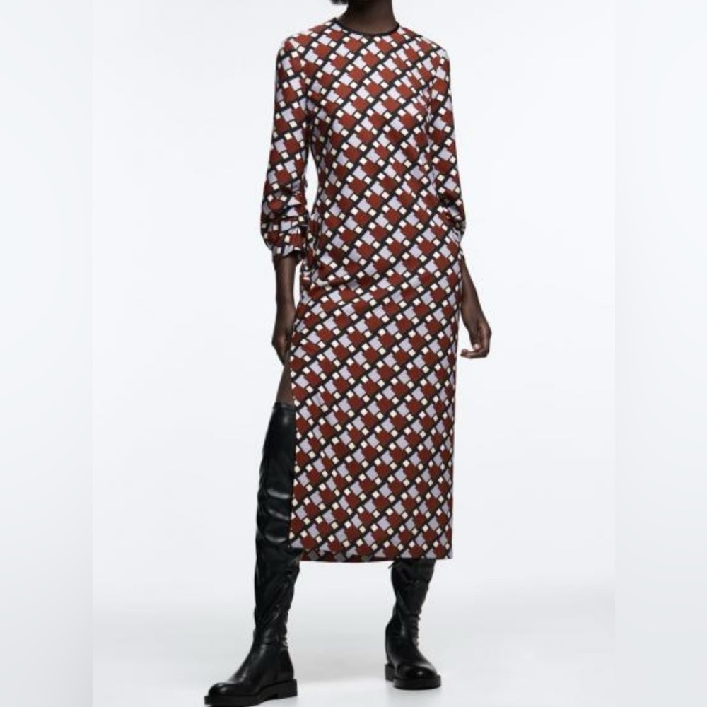 ZARA BLOGGERS Favorite Retro Geometric print midi dress!
Size S